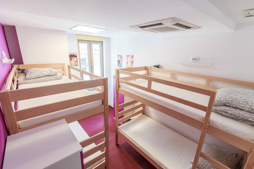 Pura Vida Sky Bar & Hostel Bucharest Room photo